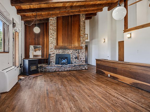3rd image of 32 Sandia Park Ln