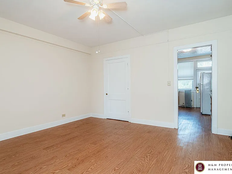 817 Oak Park — Photo 2