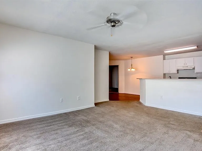 Spinnaker Reach Apartments — Photo 13