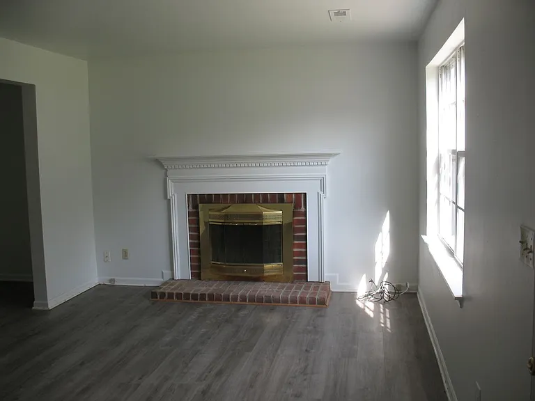 270 Albert Ct — Photo 16