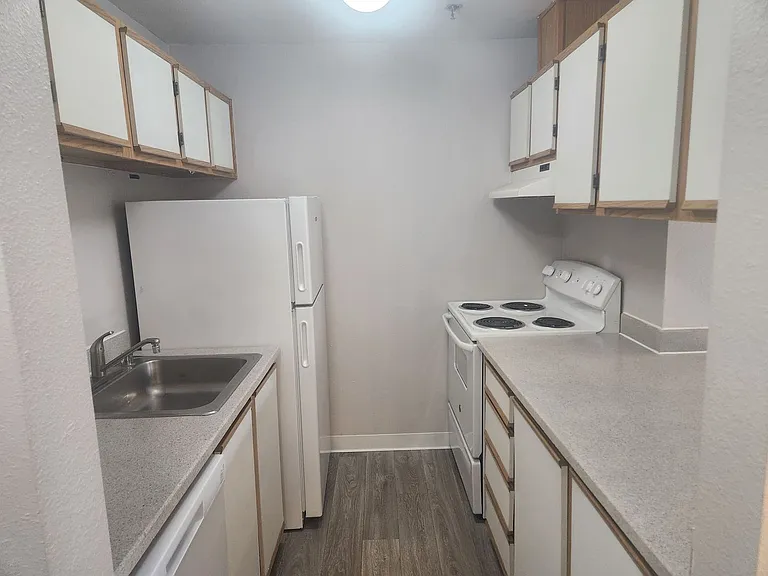 Arbor Woods Apartments — Photo 18