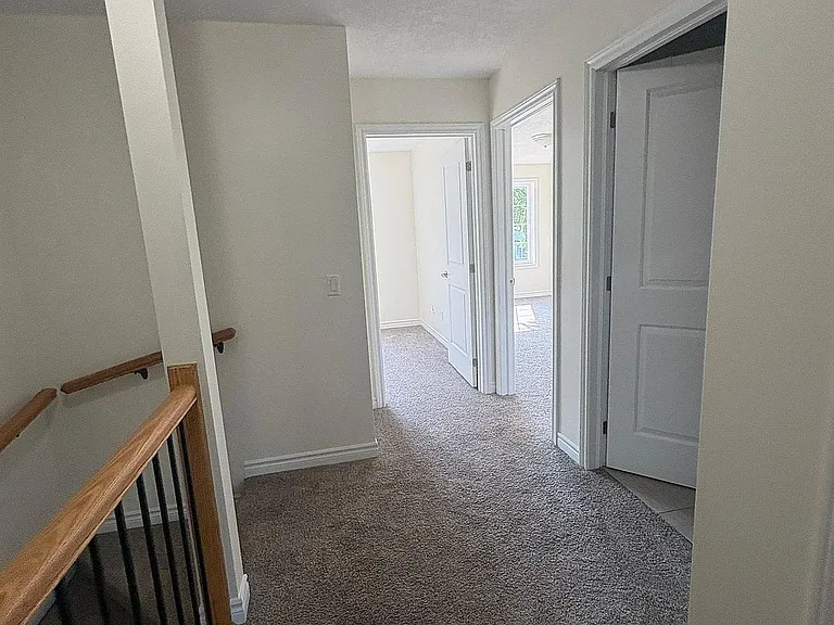 10.5 Dufferin St #16 — Photo 8