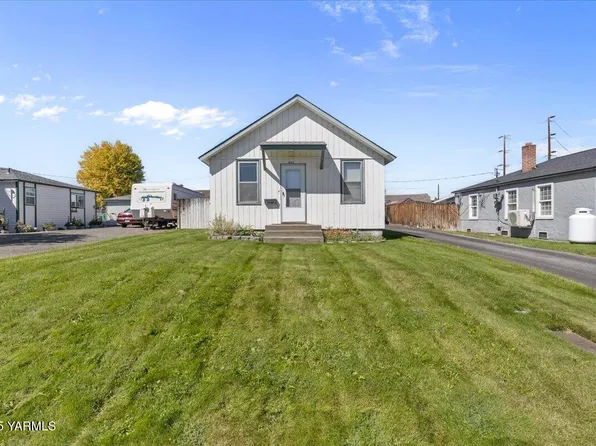 408 N 10th St, Selah, WA 98942