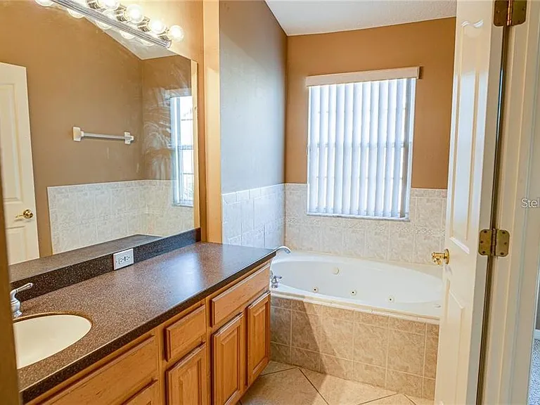 3043 Pointeview Dr — Photo 12