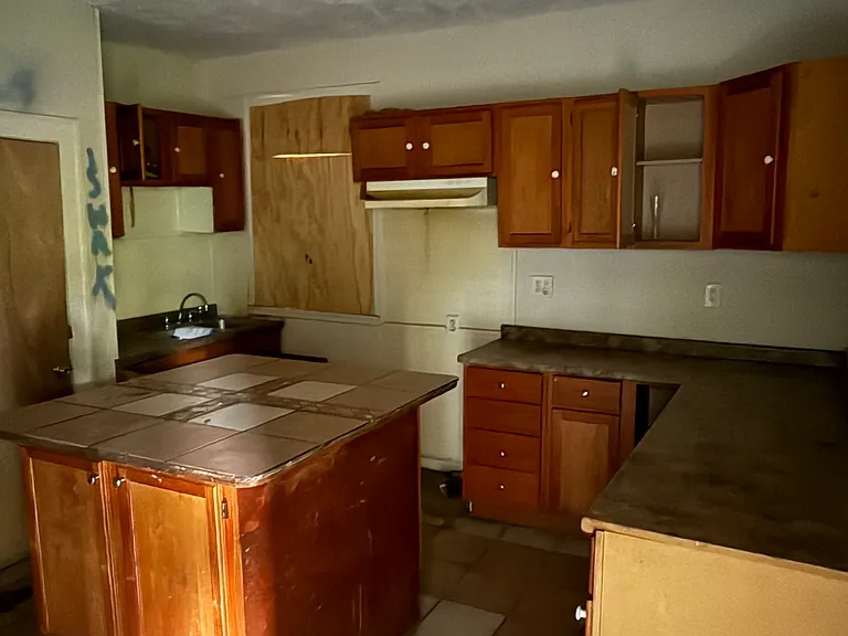 8116 Pelham Ave — Photo 7