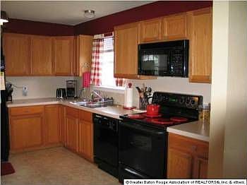 3rd image of 23580 Country Manor Ave