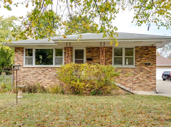 1211 Taylor Ave, Highland Park, IL 60035