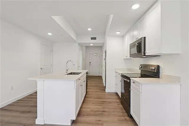 2100 Saint Thomas St #205 — Photo 6