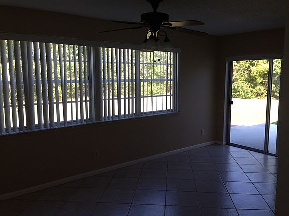 4th image of 428 SE Seabreeze Ln