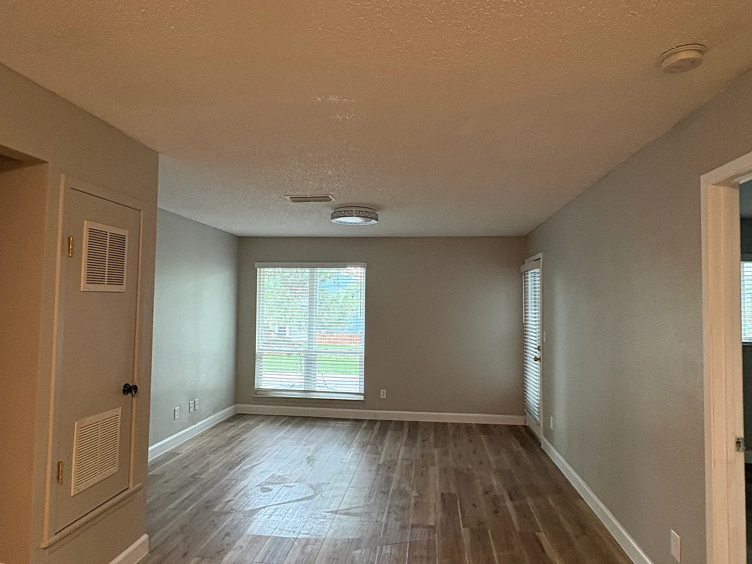 1 bed, 806 sqft, $1,695 — Photo 4