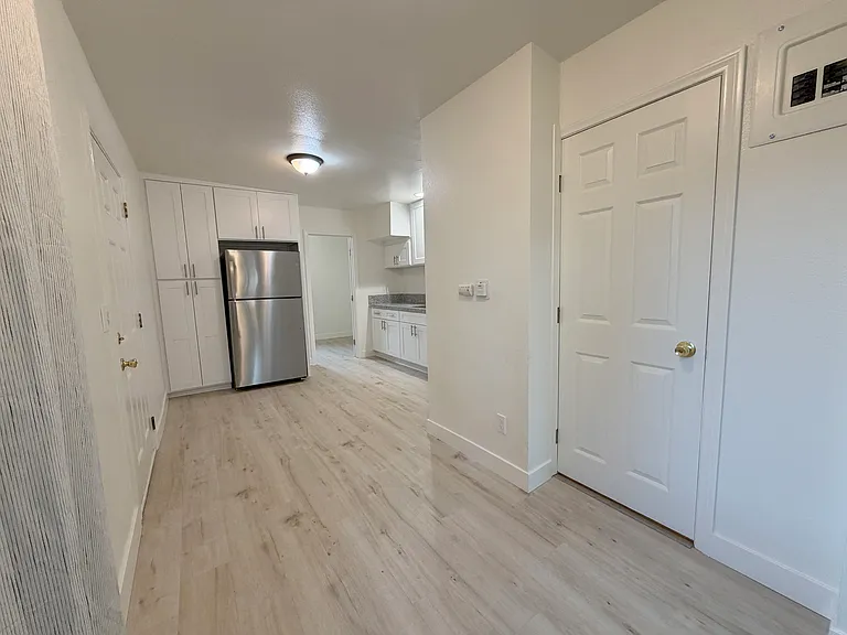 1823 Gardenia Ave #A — Photo 4