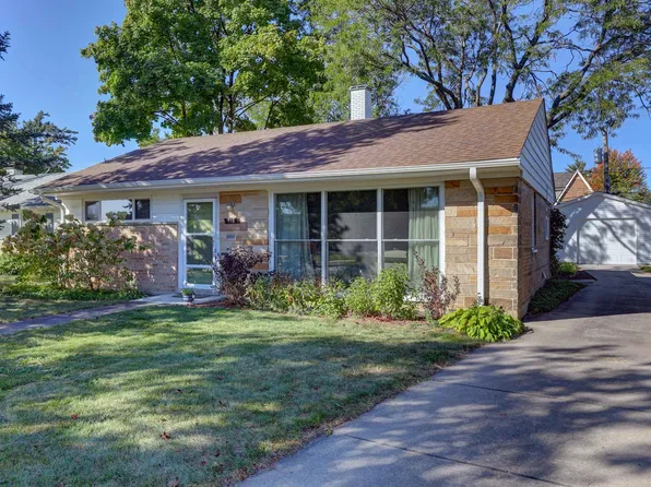 918 W Villa Dr, Des Plaines, IL 60016