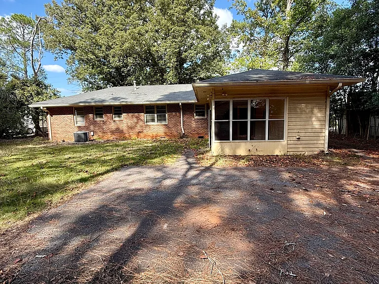 170 Forest Rd — Photo 10