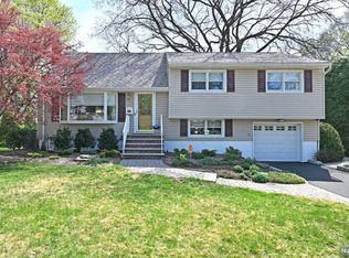323 Willow Ct, Ridgewood, NJ 07450