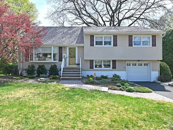 323 Willow Ct, Ridgewood, NJ 07450