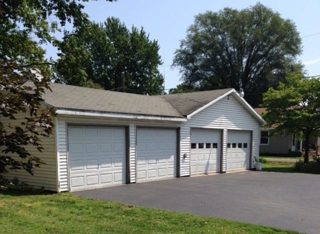 2nd image of 720 S Kickapoo St