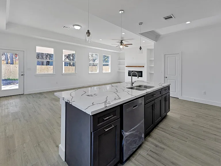 939 Lake View Dr — Photo 12