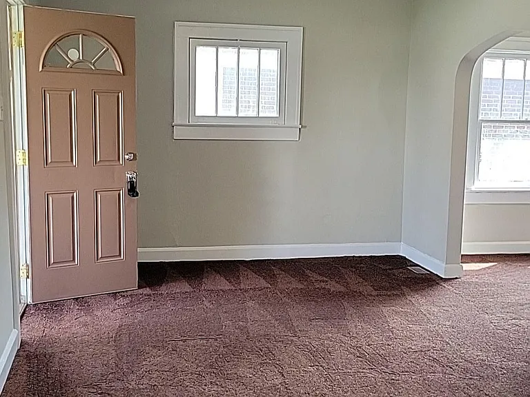 614 N Chester Ave — Photo 2