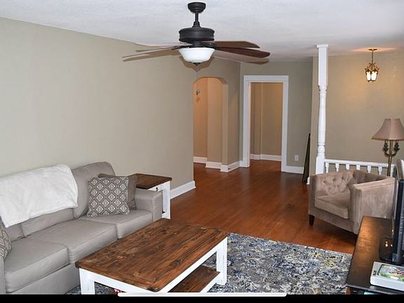 3rd image of 1915 Wood Ave