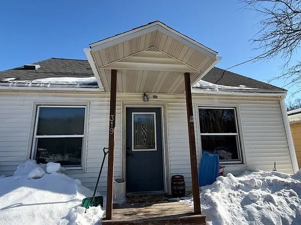 319 N 17th St, Gladstone, MI 49837