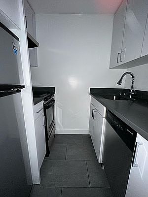 5th image of 160 W 73rd St APT 5F