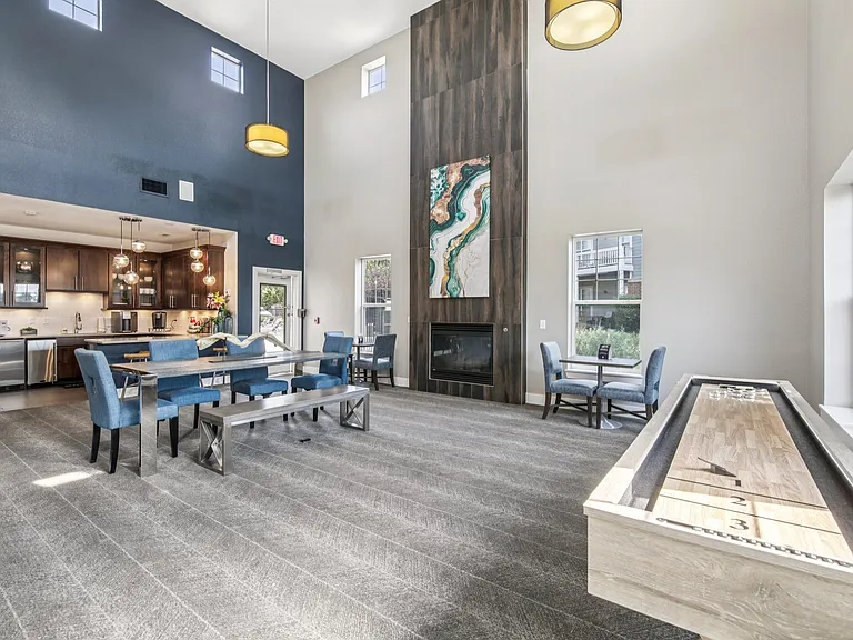 Bear Valley Park Apartments — Photo 17