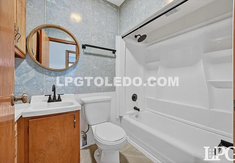1525 Akron St — Photo 18