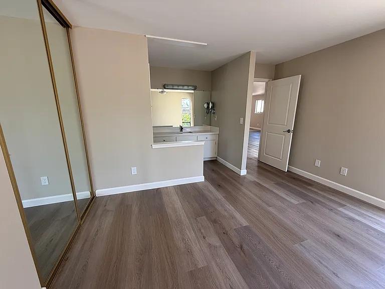 Master Bed - Vanity
