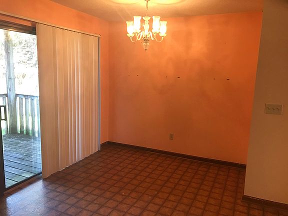 4th image of 215 1st St SE APT D