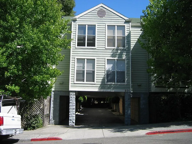 664 Vernon St — Photo 1