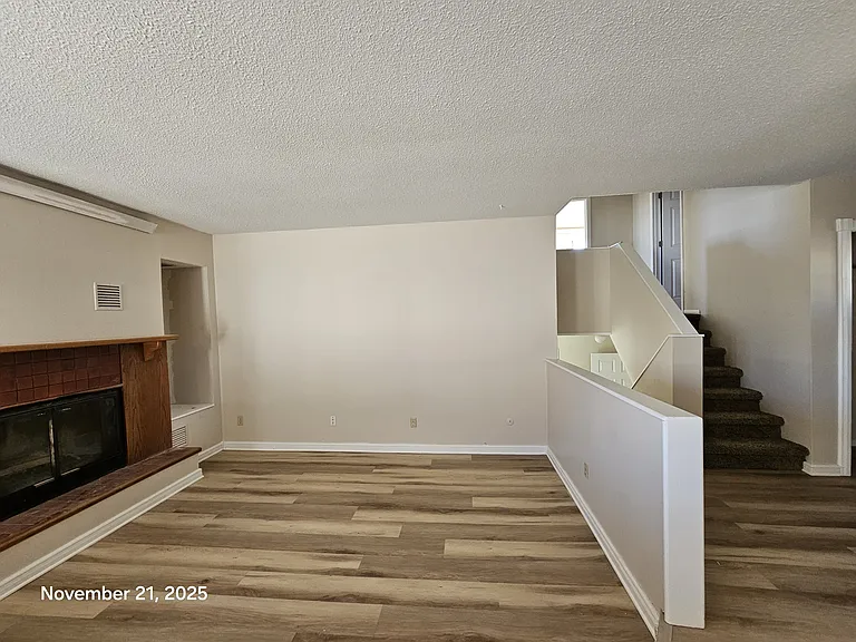 3233 Johnston Ln — Photo 6