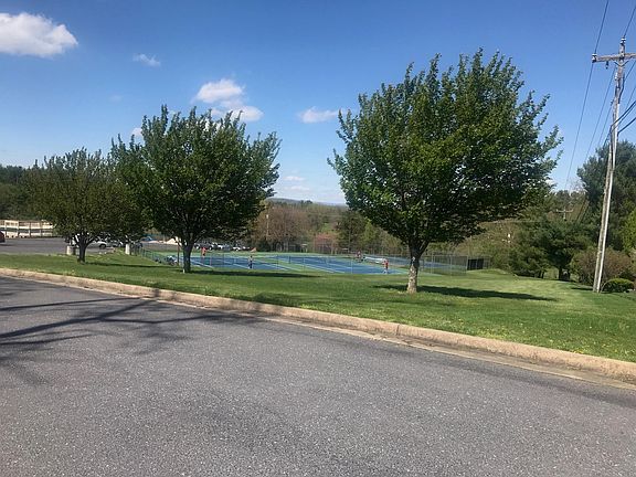 5th image of 15 Saint Andrews Dr