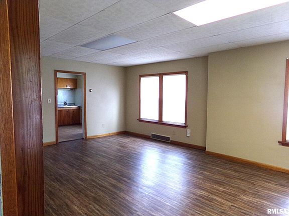 4th image of 210 N Lincoln Ave