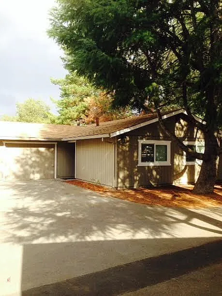 1294 Grayson Ave