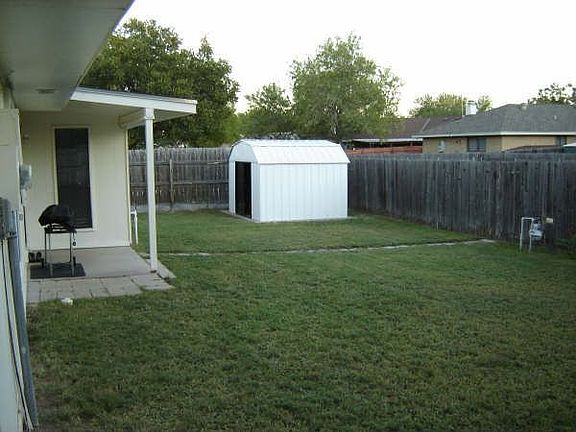 3rd image of 1709 Parkview Dr