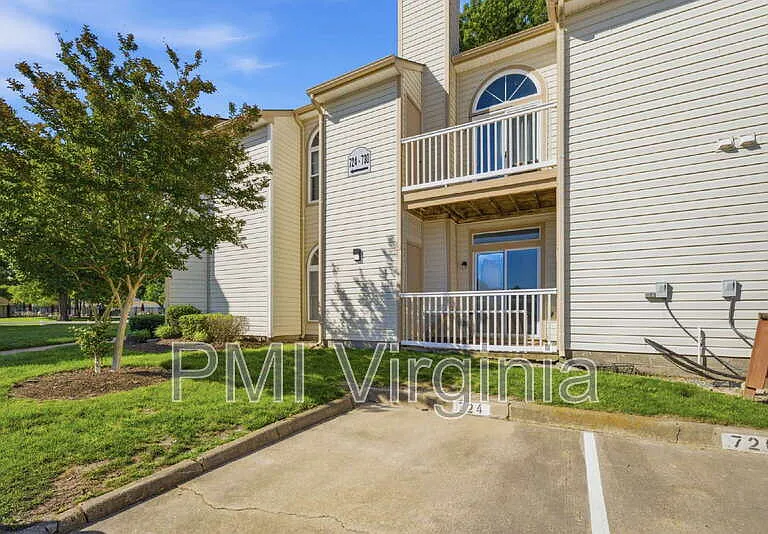 724 Harbor Springs Trl — Photo 1