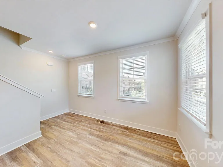 3640 Spencer St — Photo 11