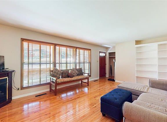 5th image of 5609 Marilyn Dr