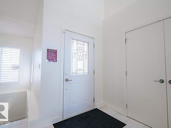 4th image of 3386 Cutler Cres SW