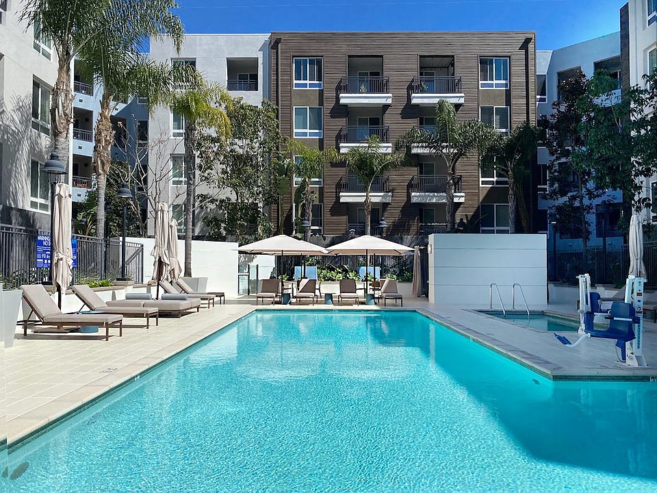 Resort Style Pool | Elan Huntington Beach | Apartments in Huntington Beach, CA