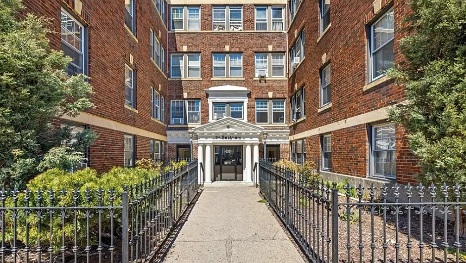 2 bed, 800 sqft, $2,600 — Photo 3