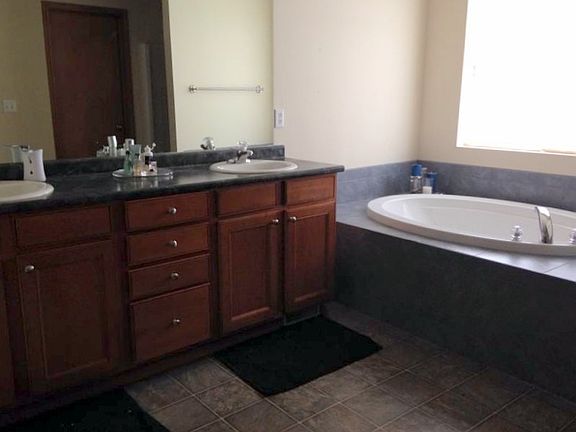 3rd image of 4717 Okanogan Dr SE