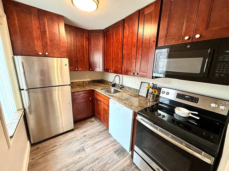 1651 J St #303 — Photo 1