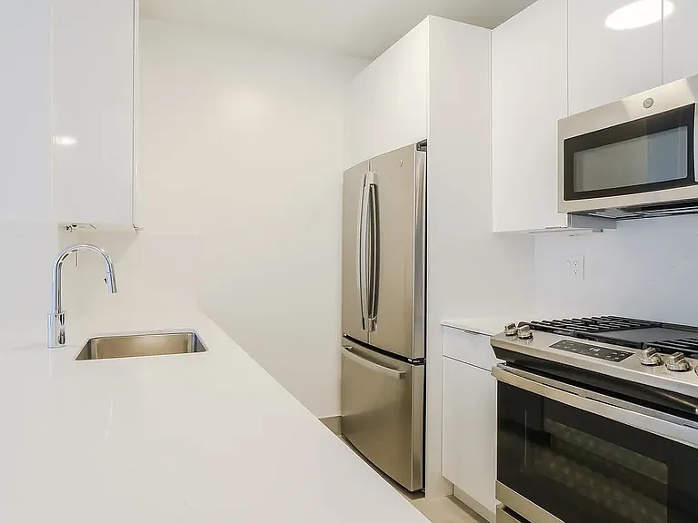 777 Avenue Of The Americas #27A — Photo 25