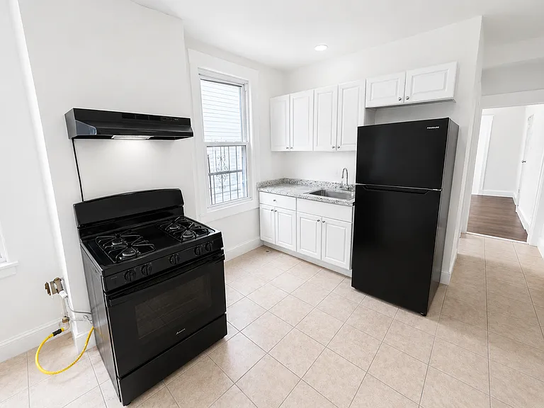 233 Rose St — Photo 1
