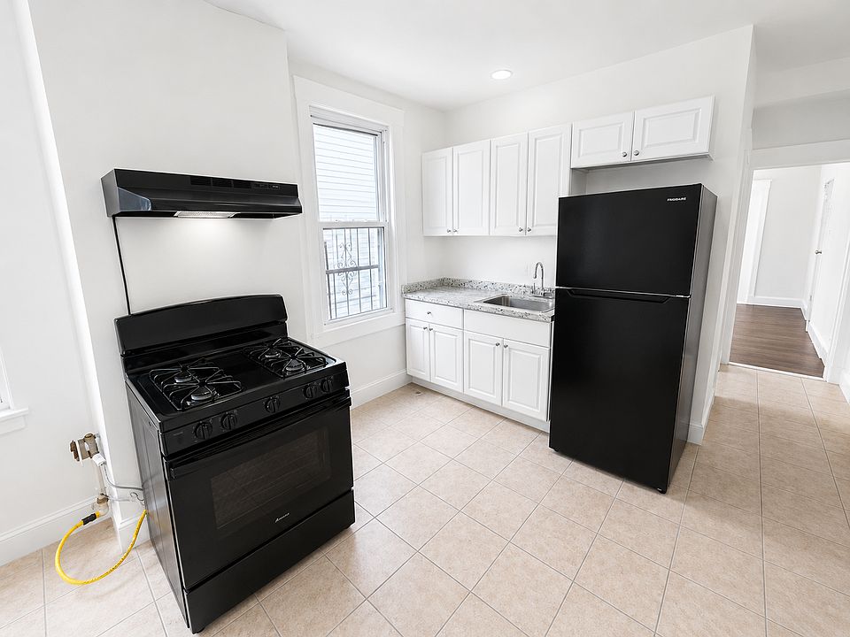 1st image of 233 Rose St #1R