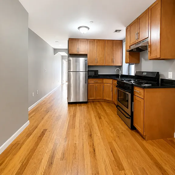 53 Furman Ave #3R — Photo 1
