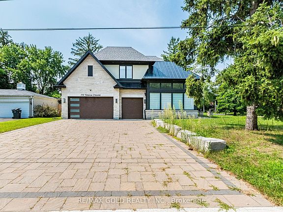 3rd image of 550 Vanessa Cres