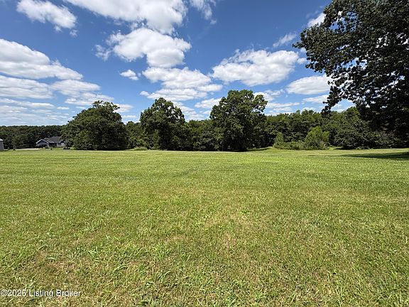 3rd image of 752 Camp Branch Trl