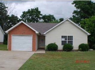 1200 Akins Ridge Dr, La Vergne, TN 37086